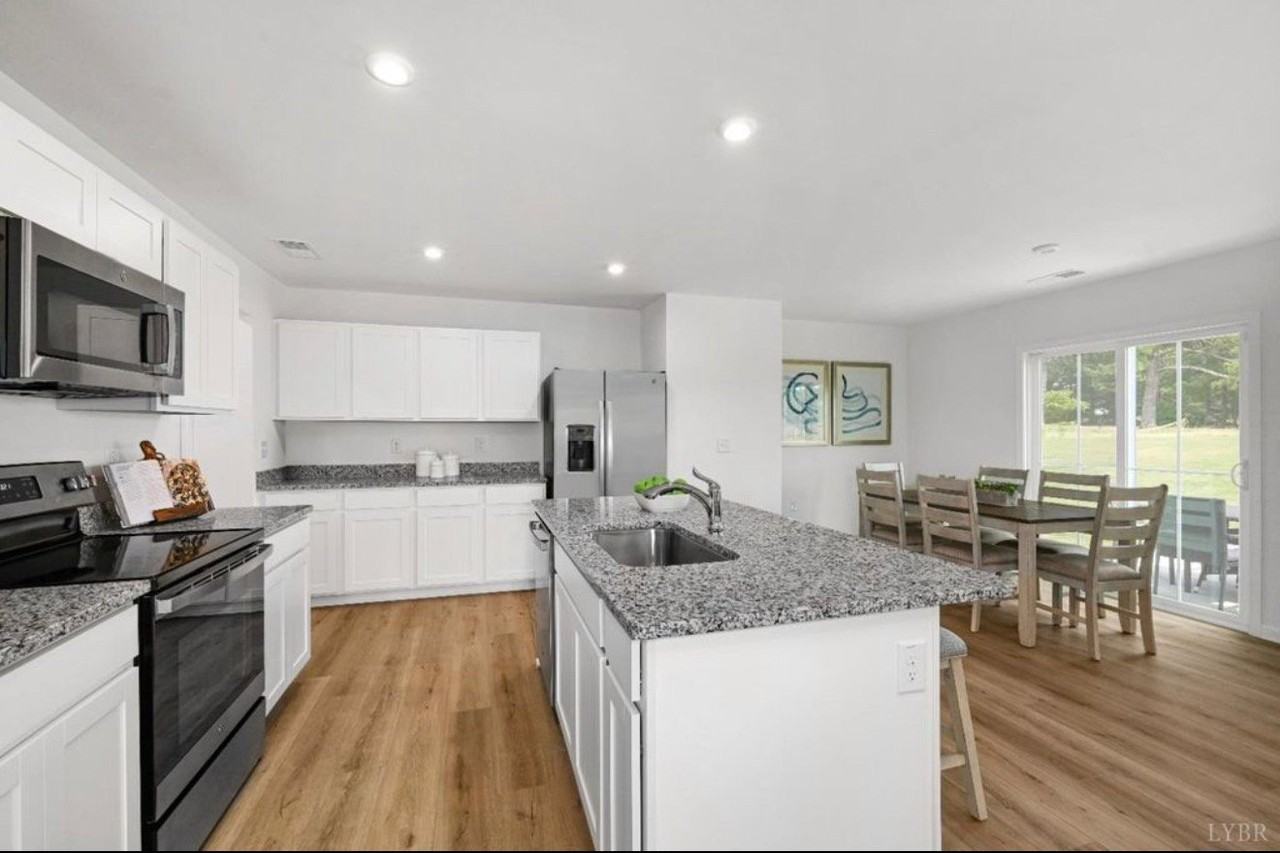 102 Grove Hill Ter - Photo 3 of 12