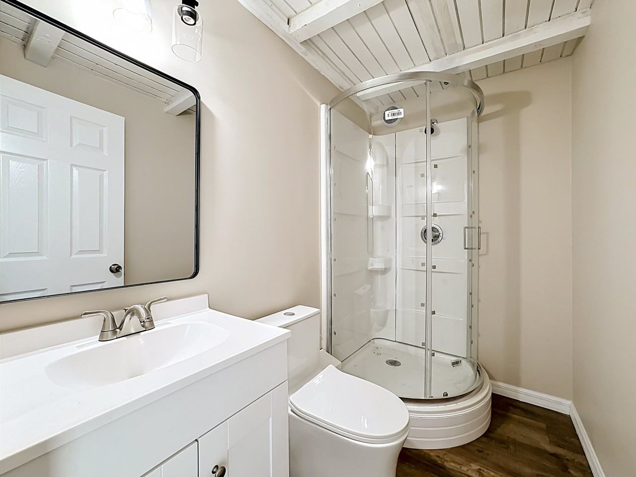 2380 Bay St - Photo 6 of 8