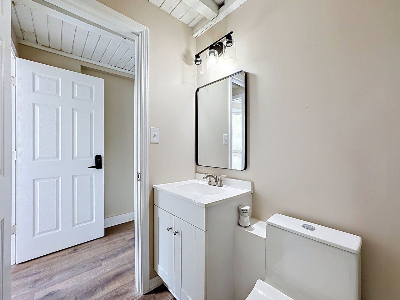 2380 Bay St - Photo 7 of 8
