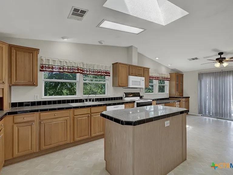 238 Global Dr - Photo 7 of 18