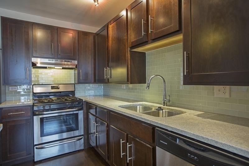 2313 S Michigan Ave - Photo 2 of 12