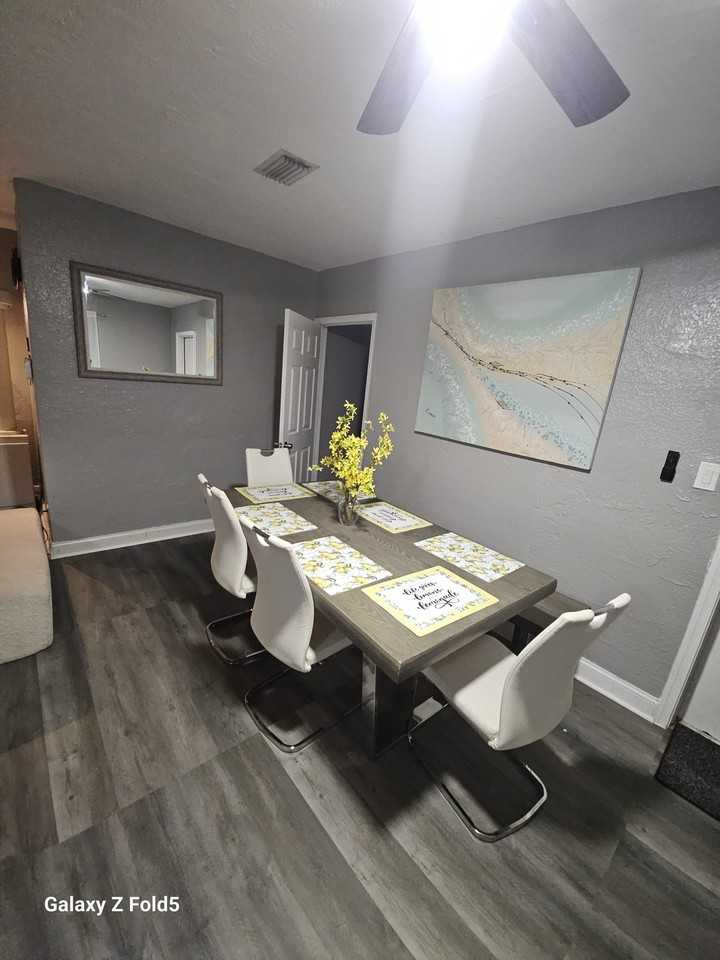 2401 Nw 7th St - Photo 2 of 17