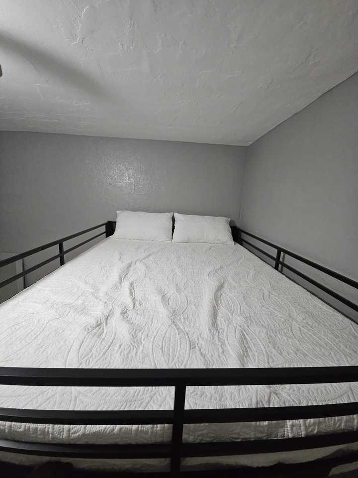 2401 Nw 7th St - Photo 6 of 17