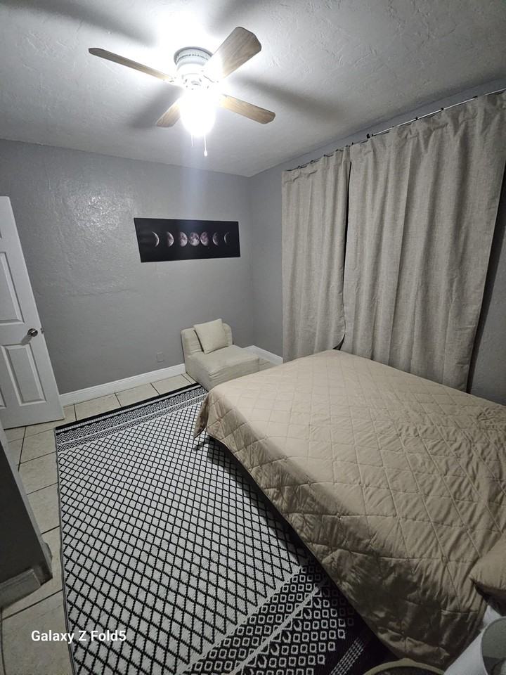 2401 Nw 7th St - Photo 7 of 17