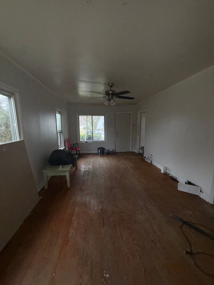 2433 Pennsylvania Ave - Photo 3 of 11