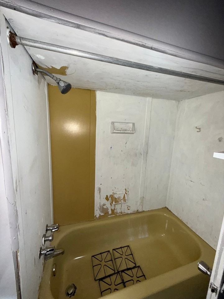 2433 Pennsylvania Ave - Photo 4 of 11