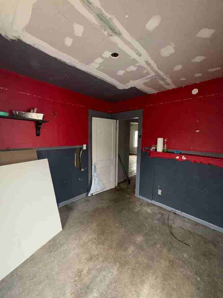 2433 Pennsylvania Ave - Photo 7 of 11