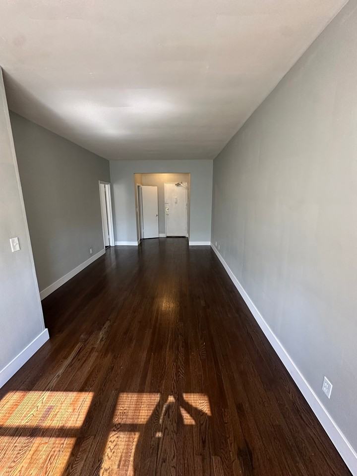 85 Easton Ave #4E - Photo 2 of 8