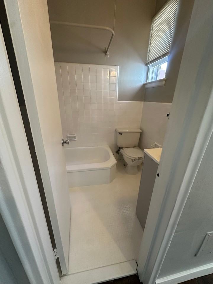 85 Easton Ave #4E - Photo 7 of 8