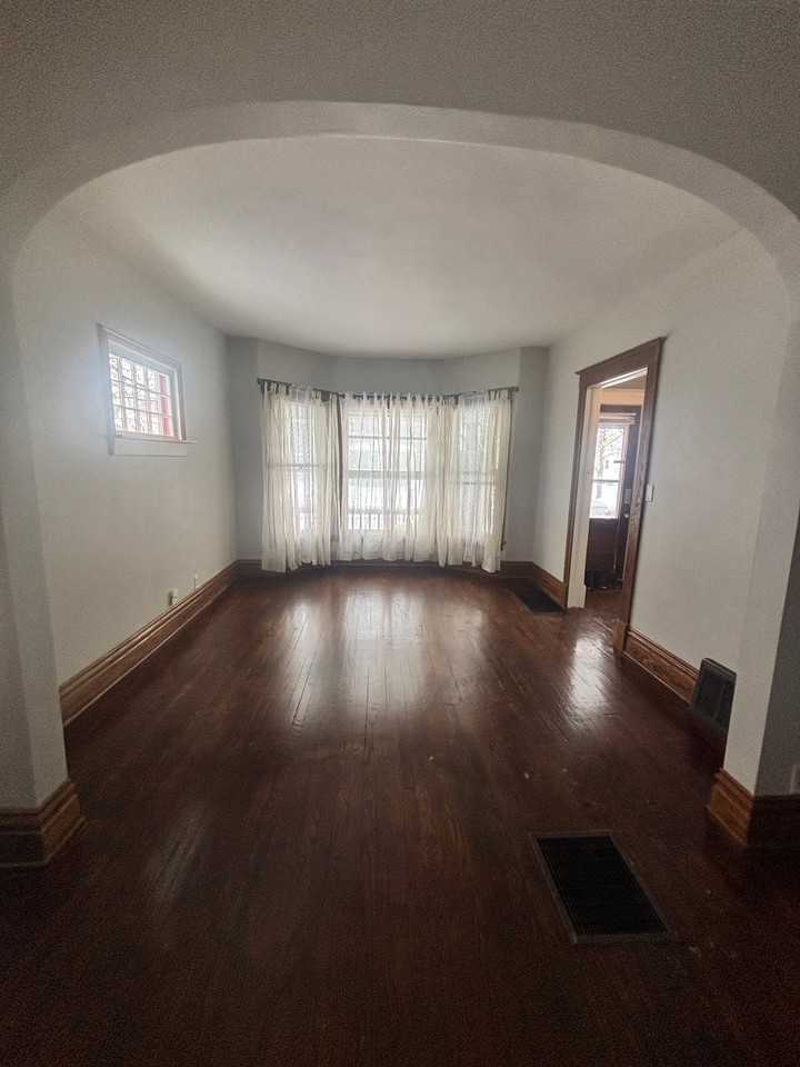 609 E Stockbridge Ave #1 - Photo 3 of 14