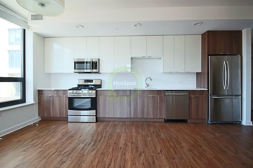 688 N Wells St - Photo 2 of 13