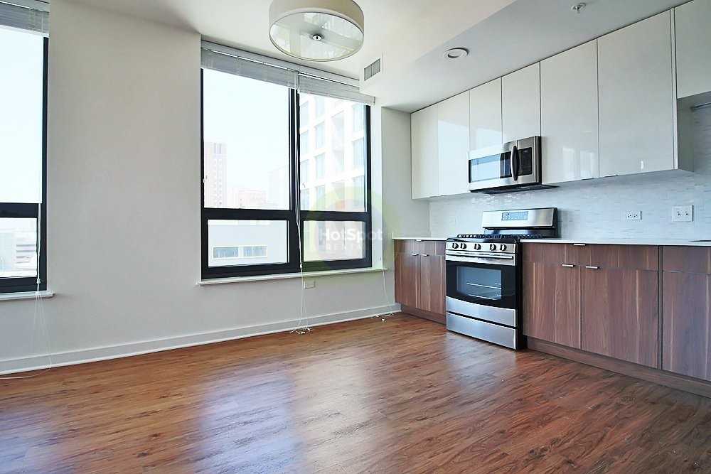 688 N Wells St - Photo 3 of 13