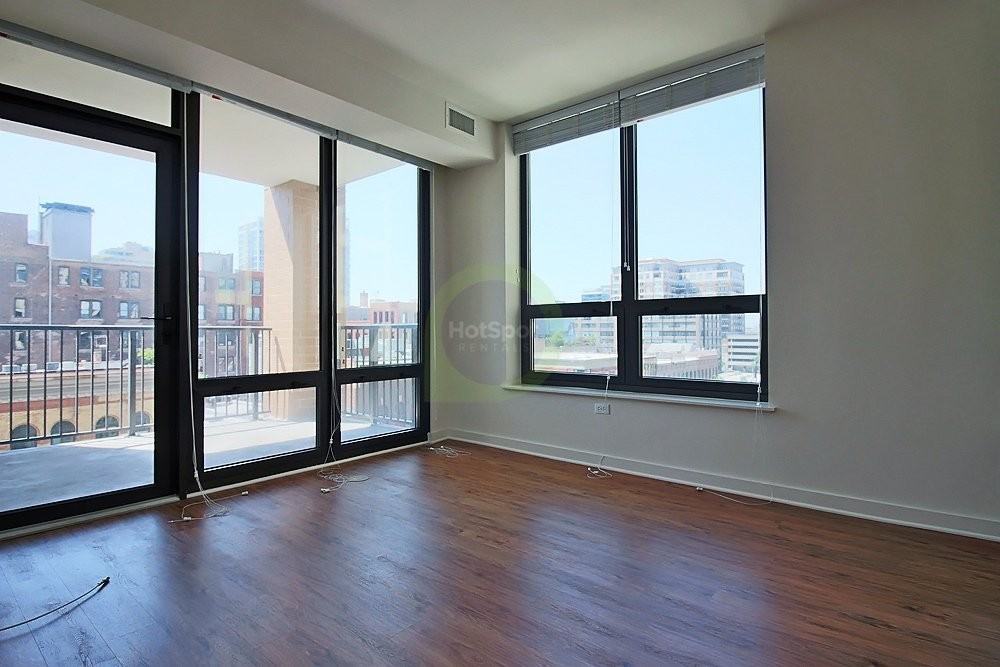 688 N Wells St - Photo 5 of 13