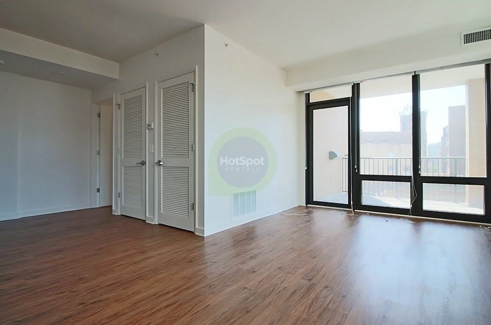 688 N Wells St - Photo 7 of 13