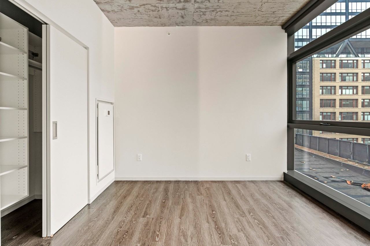 695 S Clark St - Photo 2 of 12