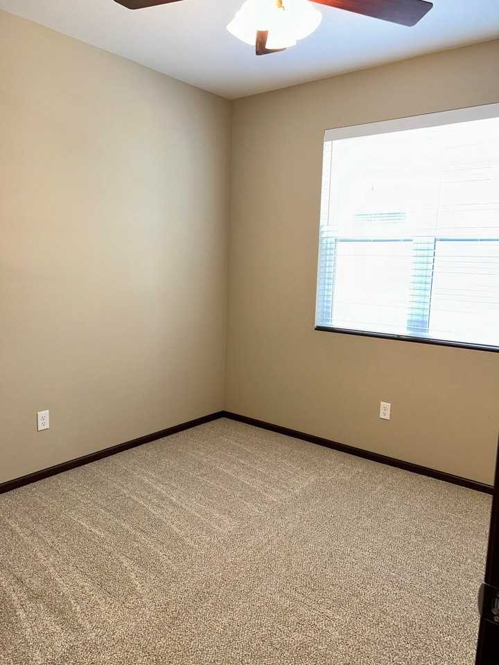 3701 Doolittle Dr - Photo 6 of 18