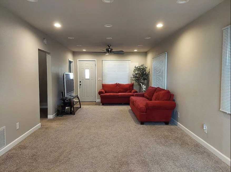 621 E Granger Ave - Photo 3 of 16