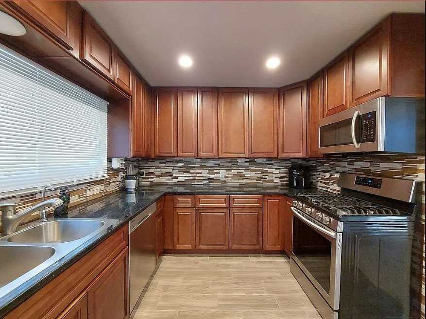 621 E Granger Ave - Photo 5 of 16