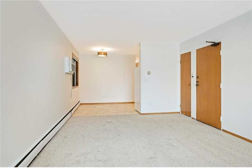 15 Malcolm Ave Se #4 - Photo 3 of 14