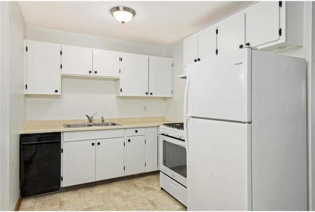 15 Malcolm Ave Se #4 - Photo 5 of 14