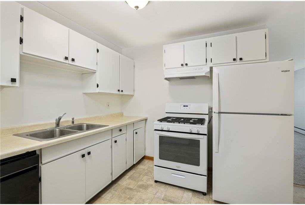 15 Malcolm Ave Se #4 - Photo 6 of 14