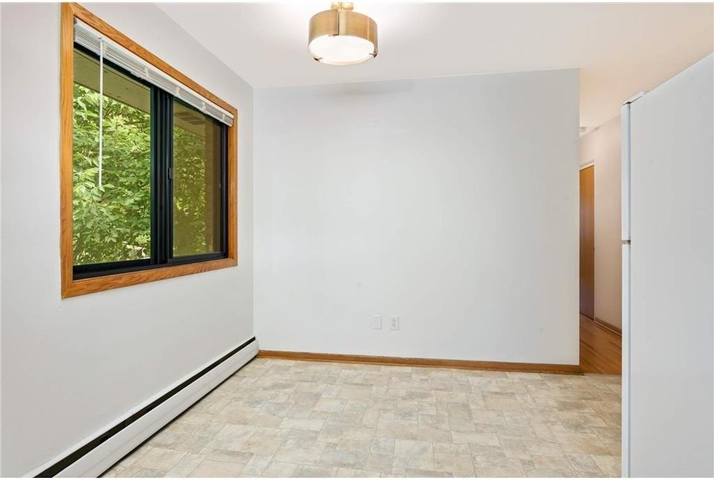 15 Malcolm Ave Se #4 - Photo 7 of 14