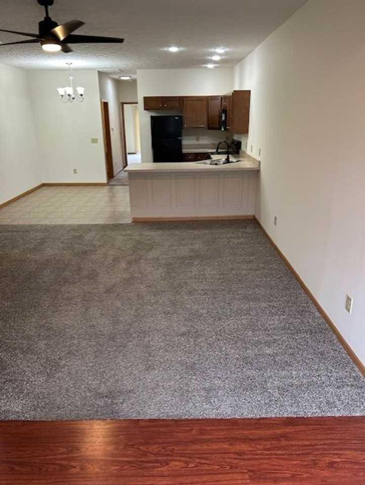 1531 Williamsburg Pl - Photo 2 of 19