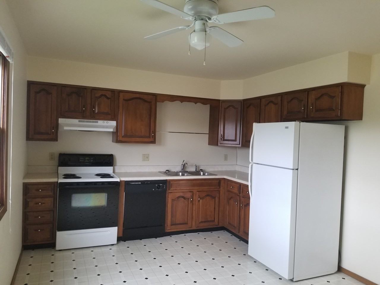 710 Priestley Townhouse Ct #710 - Photo 3 of 9