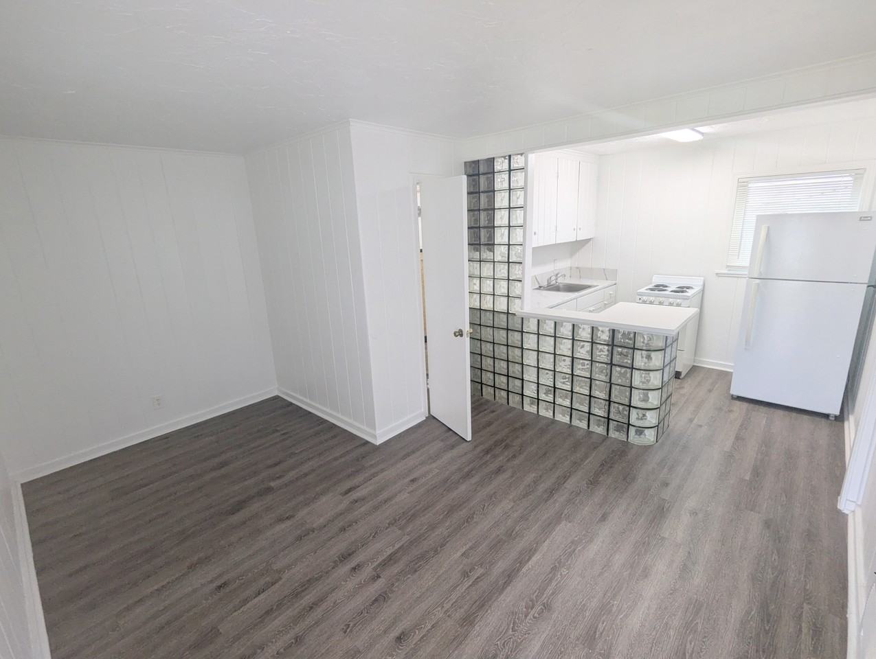 405 58th St #5907 - Photo 2 of 10