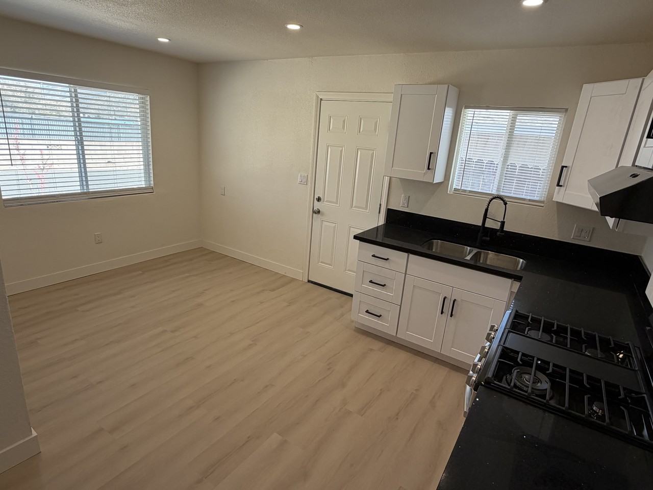 180 E Barbour St #NA - Photo 3 of 14