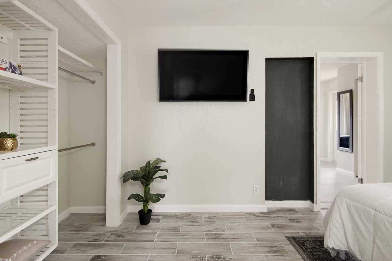 4303 Walis Pl #NA - Photo 2 of 14
