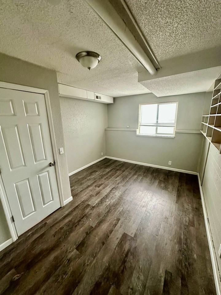 947 E Augusta Ave #C - Photo 3 of 15