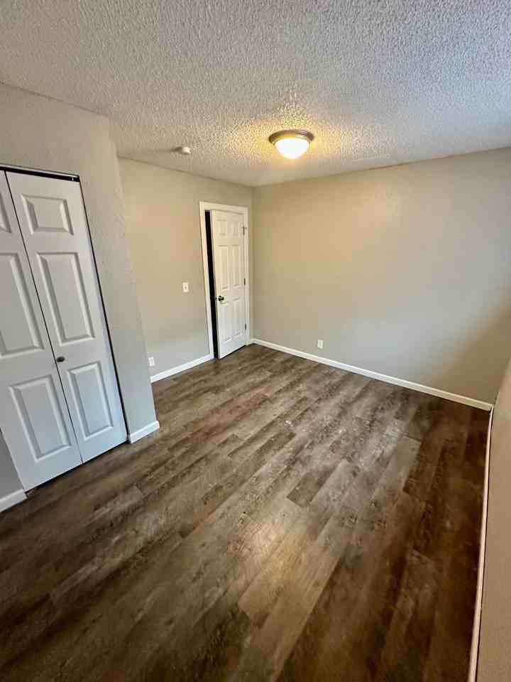 947 E Augusta Ave #C - Photo 5 of 15