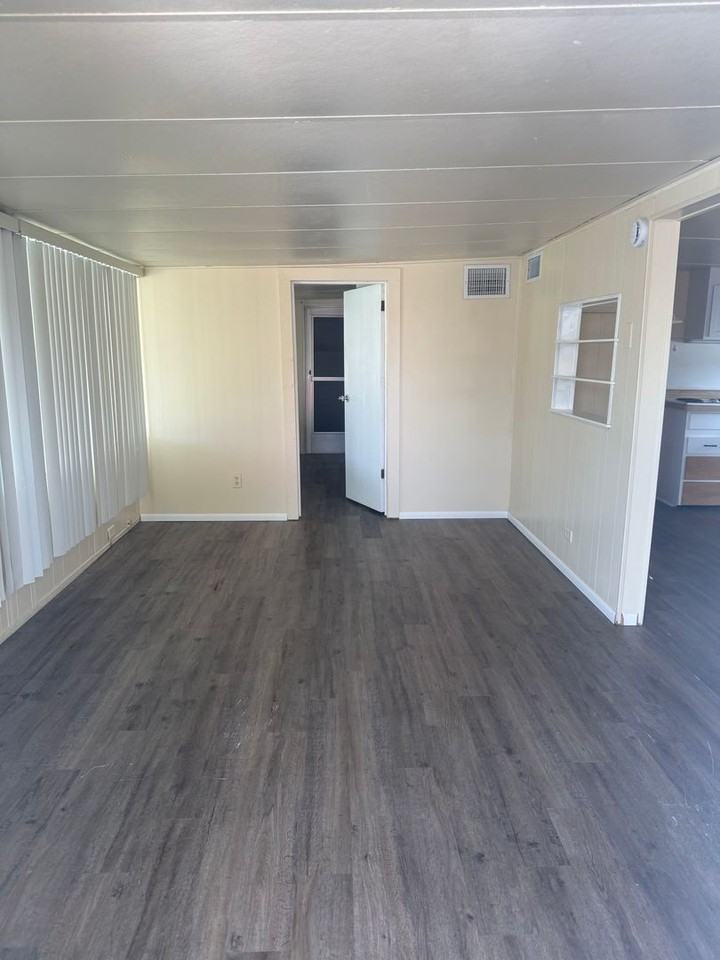 707 50th Ave W - Photo 4 of 27
