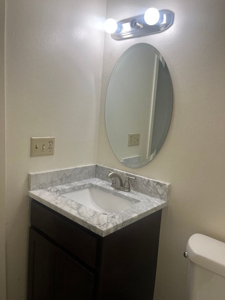 146 Falls Rd - Photo 6 of 12