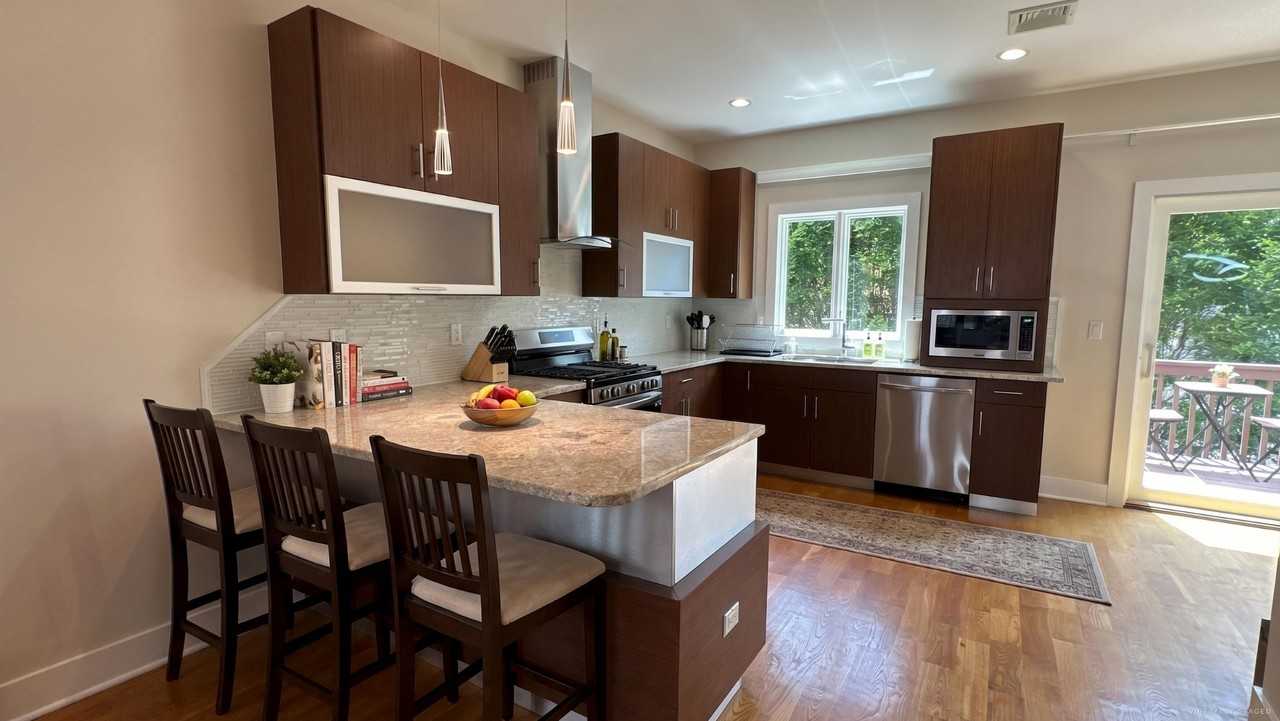 228 Lawton Ave #1 - Photo 4 of 19