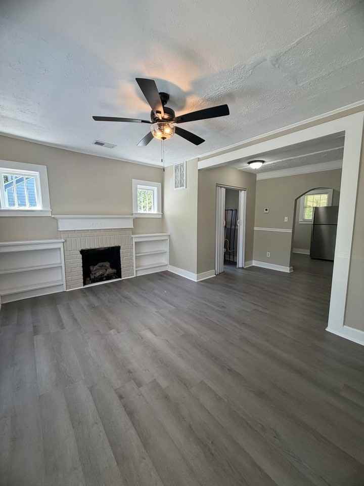 208 Linwood Dr - Photo 2 of 14