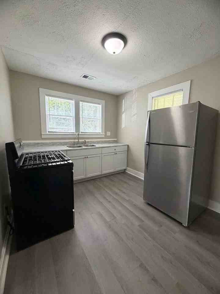 208 Linwood Dr - Photo 4 of 14