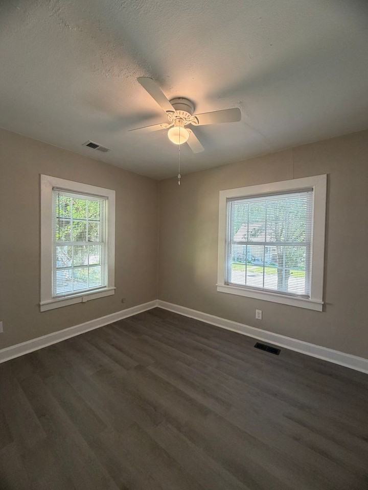 208 Linwood Dr - Photo 5 of 14