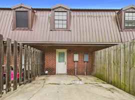 featured image of 104 Country Ln
