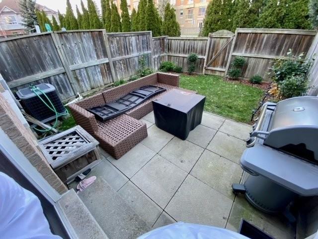 1181 Lower Village Cres - Photo 4 of 15