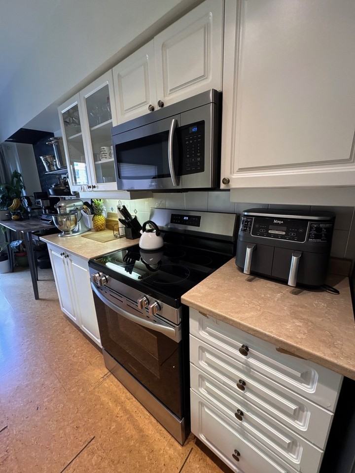 1181 Lower Village Cres - Photo 6 of 15
