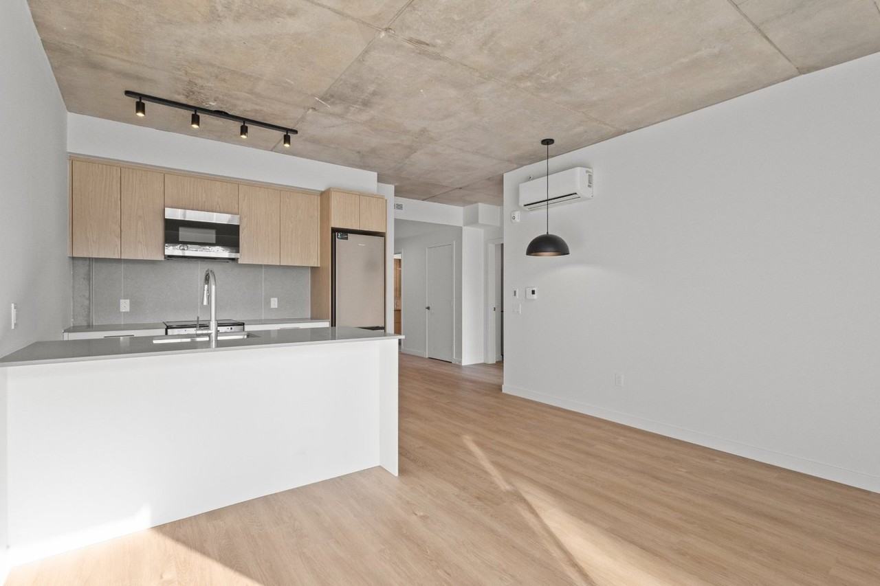 5630 Rue De Marseille - Photo 2 of 7