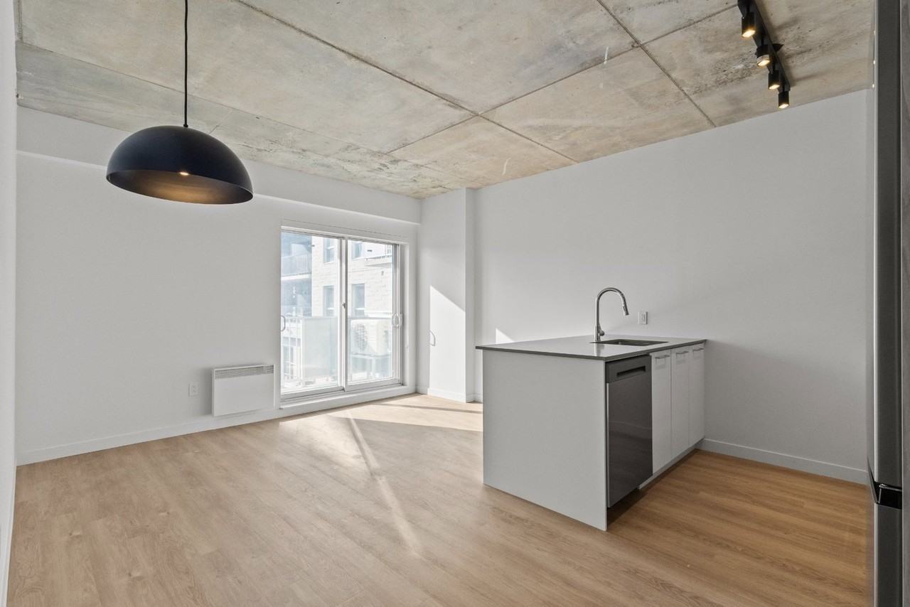 5630 Rue De Marseille - Photo 3 of 7