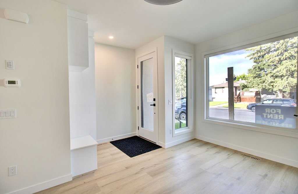1431 29 St Sw - Photo 3 of 27