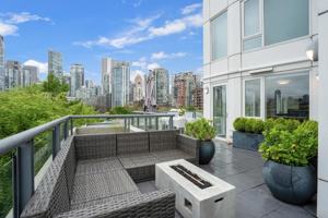featured image of 1383 Marinaside Cres
