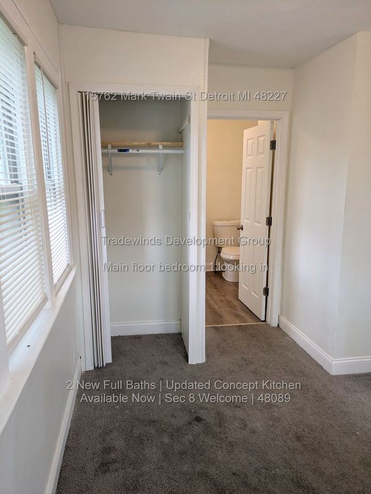 15762 Mark Twain St - Photo 3 of 11