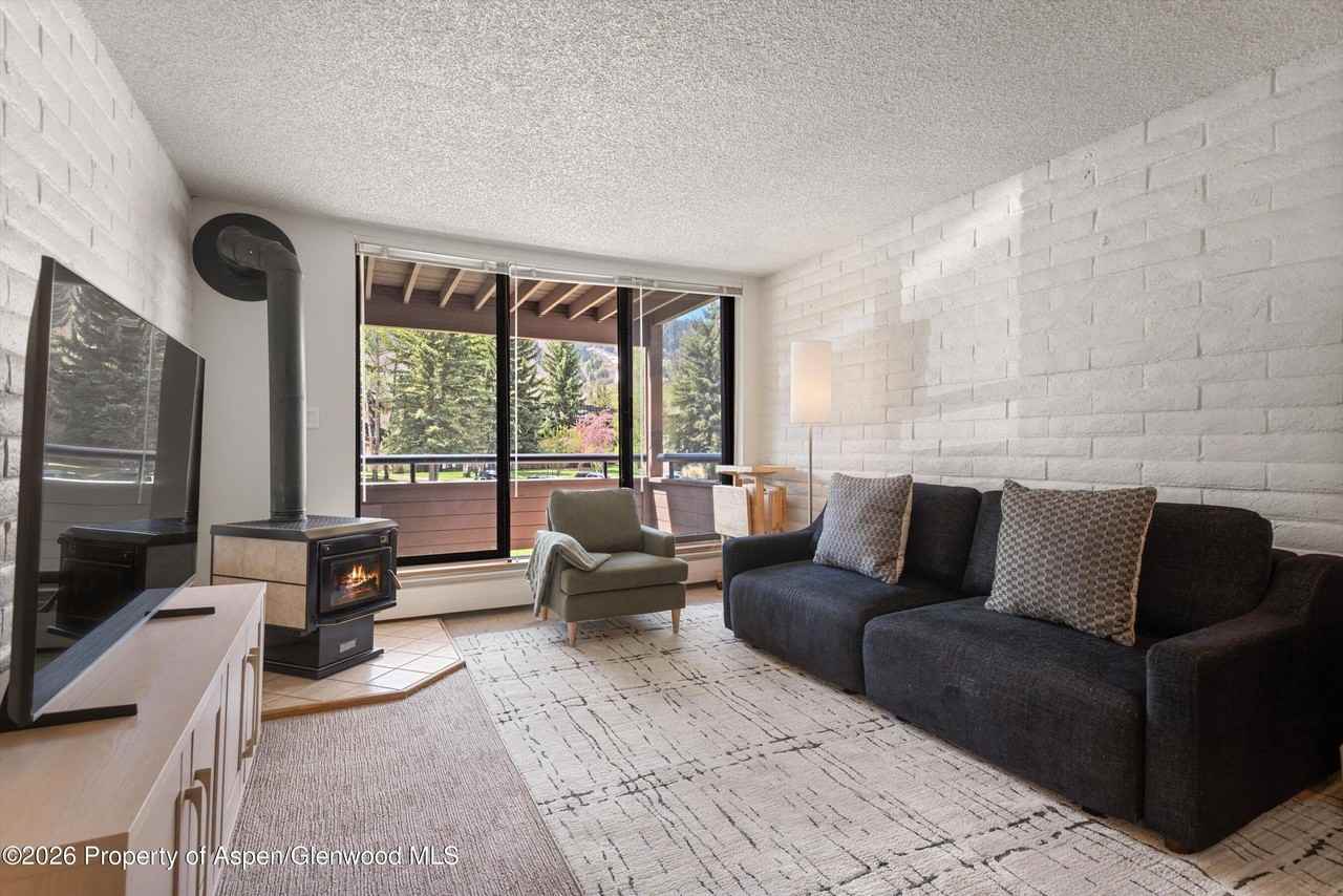 425 Vine St #425 - Photo 3 of 23