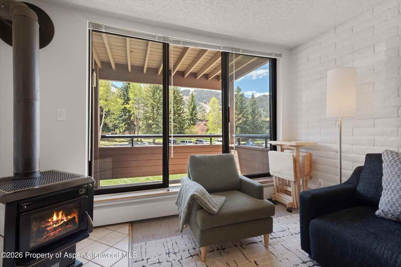 425 Vine St #425 - Photo 4 of 23