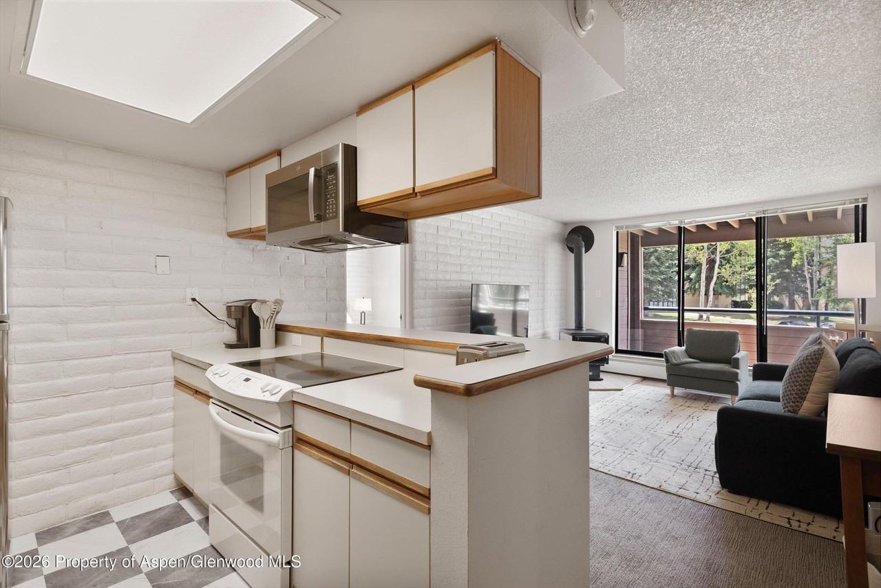425 Vine St #425 - Photo 5 of 23